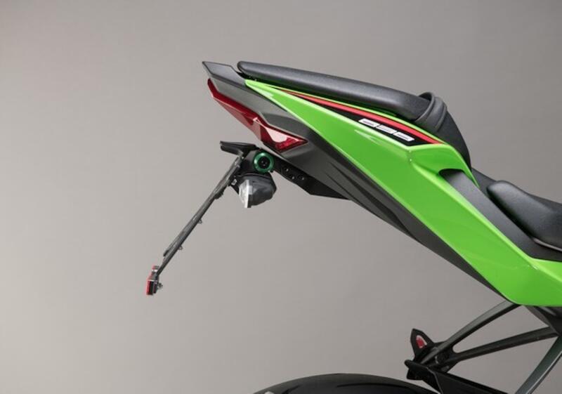 Kit Porta Targa Regolabile per Kawasaki NeroB3